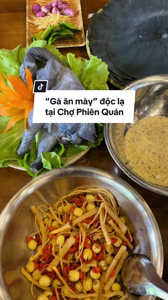 Quy trình làm gà ăn mày tại Chợ Phiên Quán Đà Lạt.